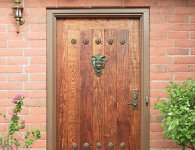 Быстро и просто: учимся установке входной деревянной двери