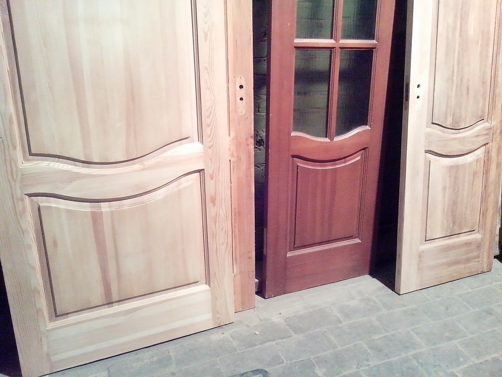 покраска деревянных дверей